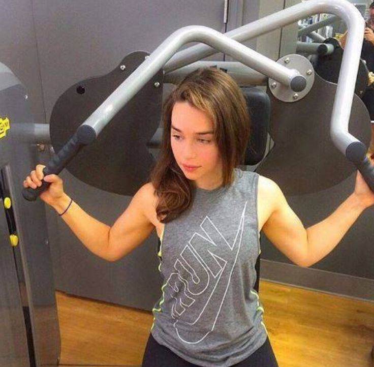 Image of famous actress, Emilia Clarke weight loss journey