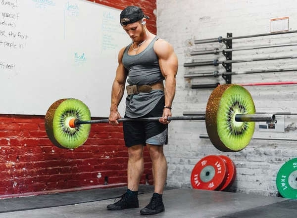 Powerlifter Jeff Nippard in gym.